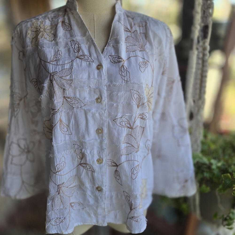 White Button Front Shirt With Floral Embroidery And Fringe Trim Size Medium